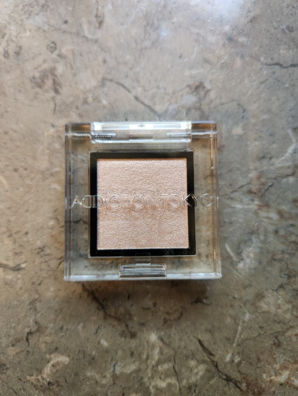 Addiction TOKYO Shimmer Eyeshadow - Soft Champagne
